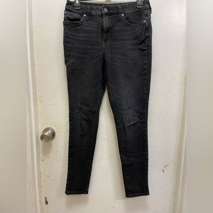 stretchy and well fitting jeans